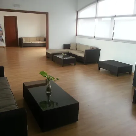 塔百巴公寓酒店 *